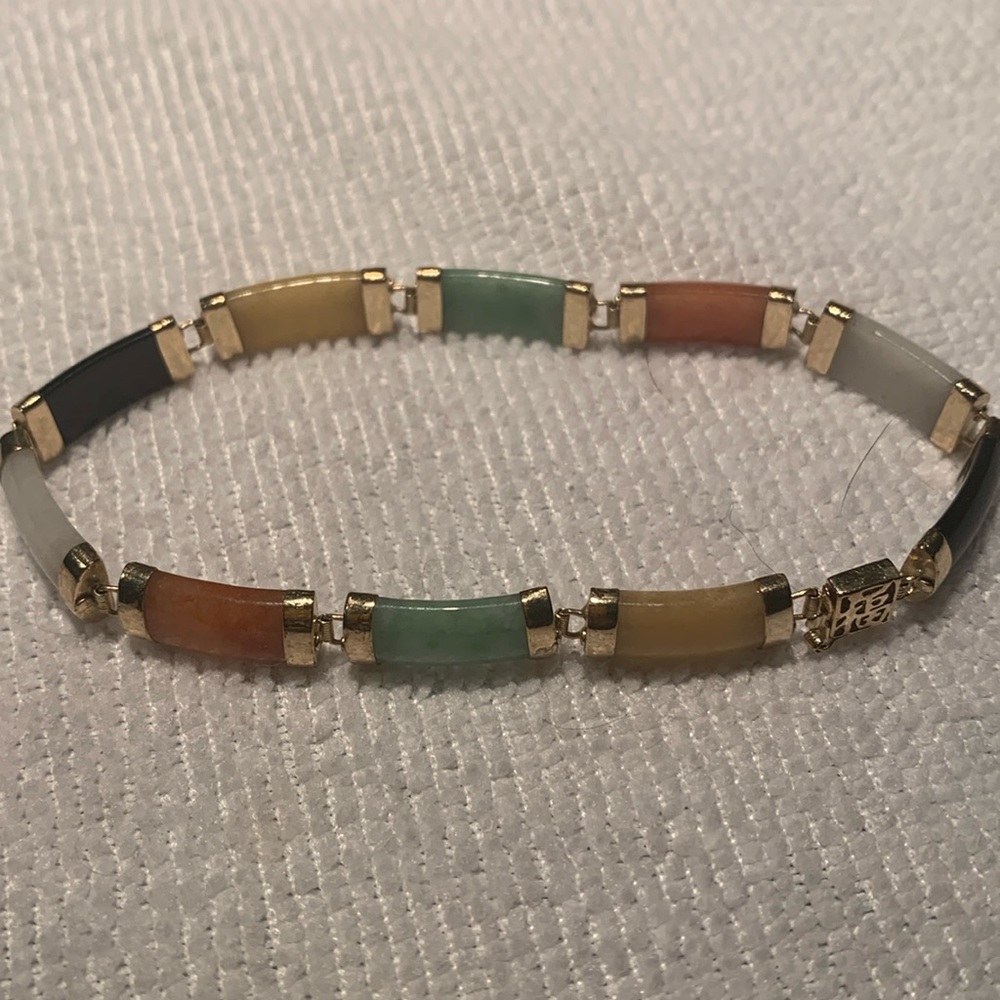 Multi Colored Jade Bracelet. 10 karat gold